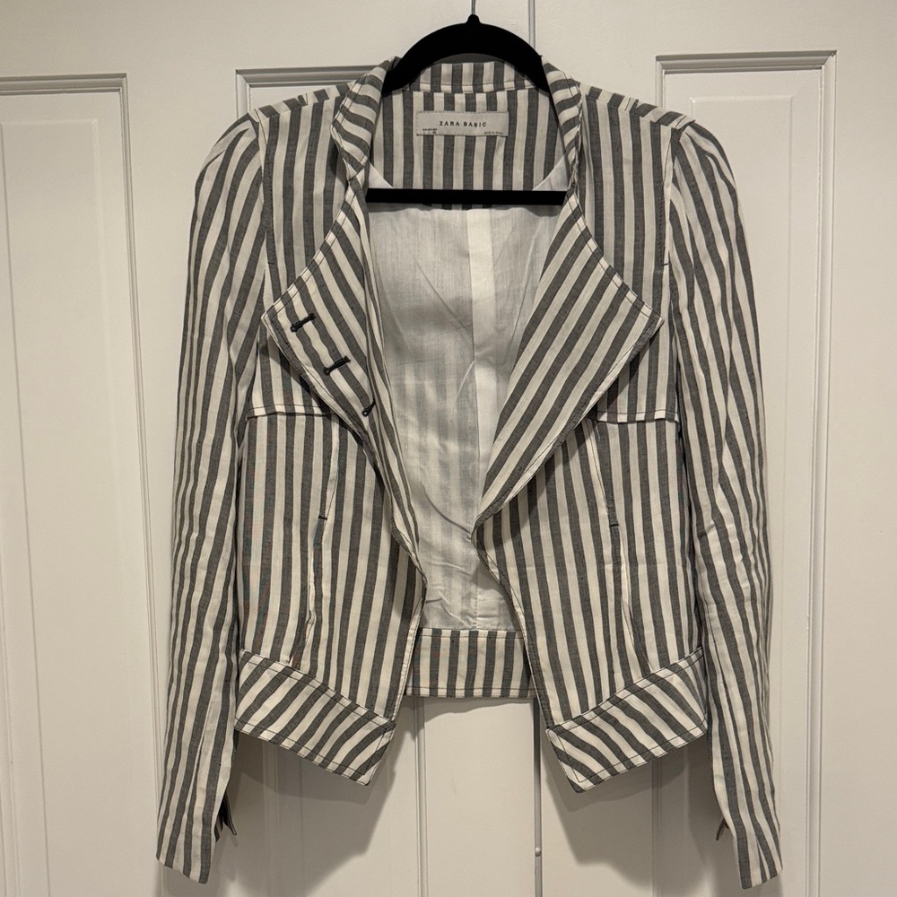 Zara Women's Black and White Striped Blazer
